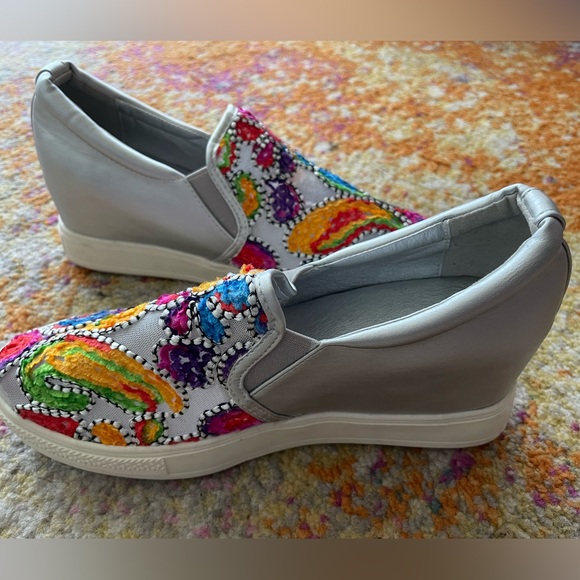 Women’s size 9 Wanted wedge sneakers w/ gorgeous colorful stitching design - Picture 2 of 9